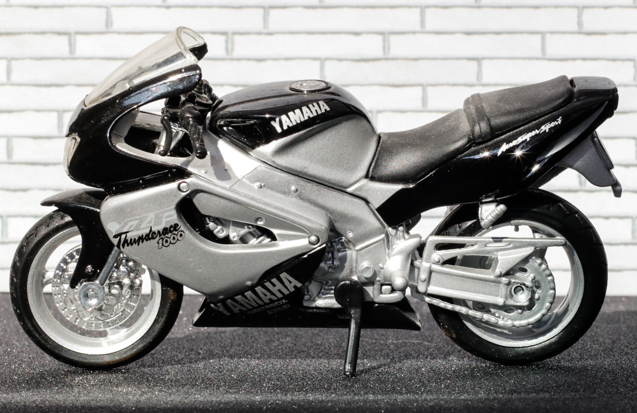 Maisto Yamaha YZF Thunderace 1000